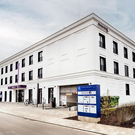Premier Inn Regensburg City Centre Exteriör bild