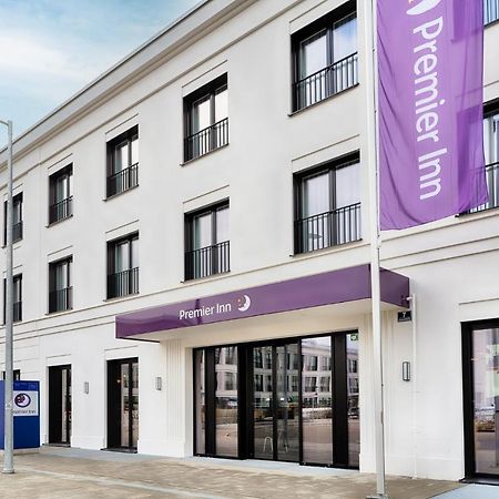 Premier Inn Regensburg City Centre Exteriör bild