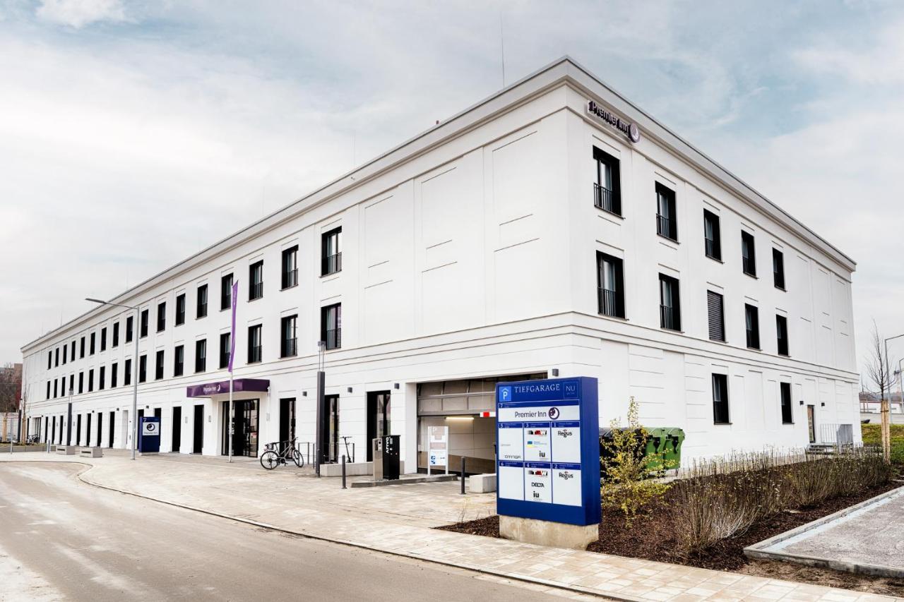 Premier Inn Regensburg City Centre Exteriör bild
