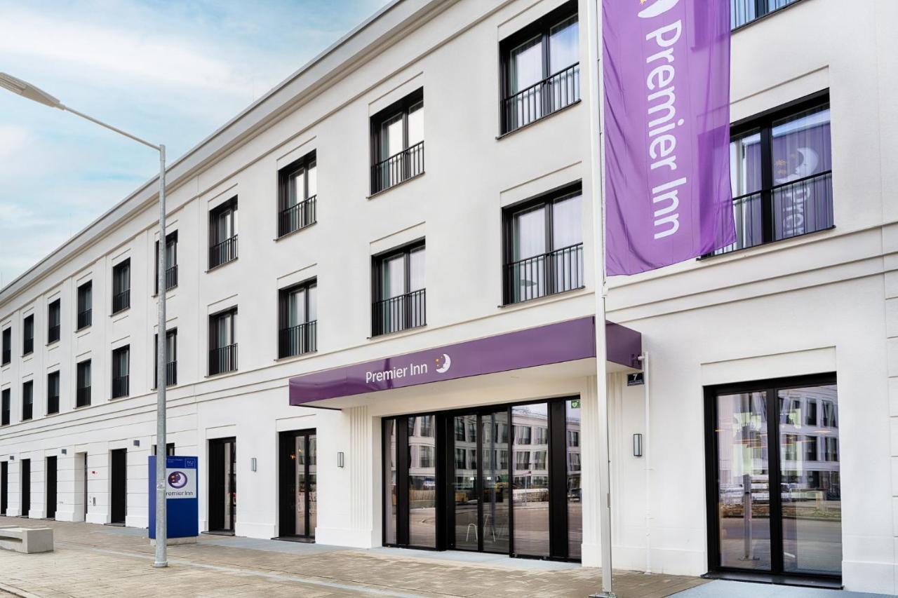 Premier Inn Regensburg City Centre Exteriör bild