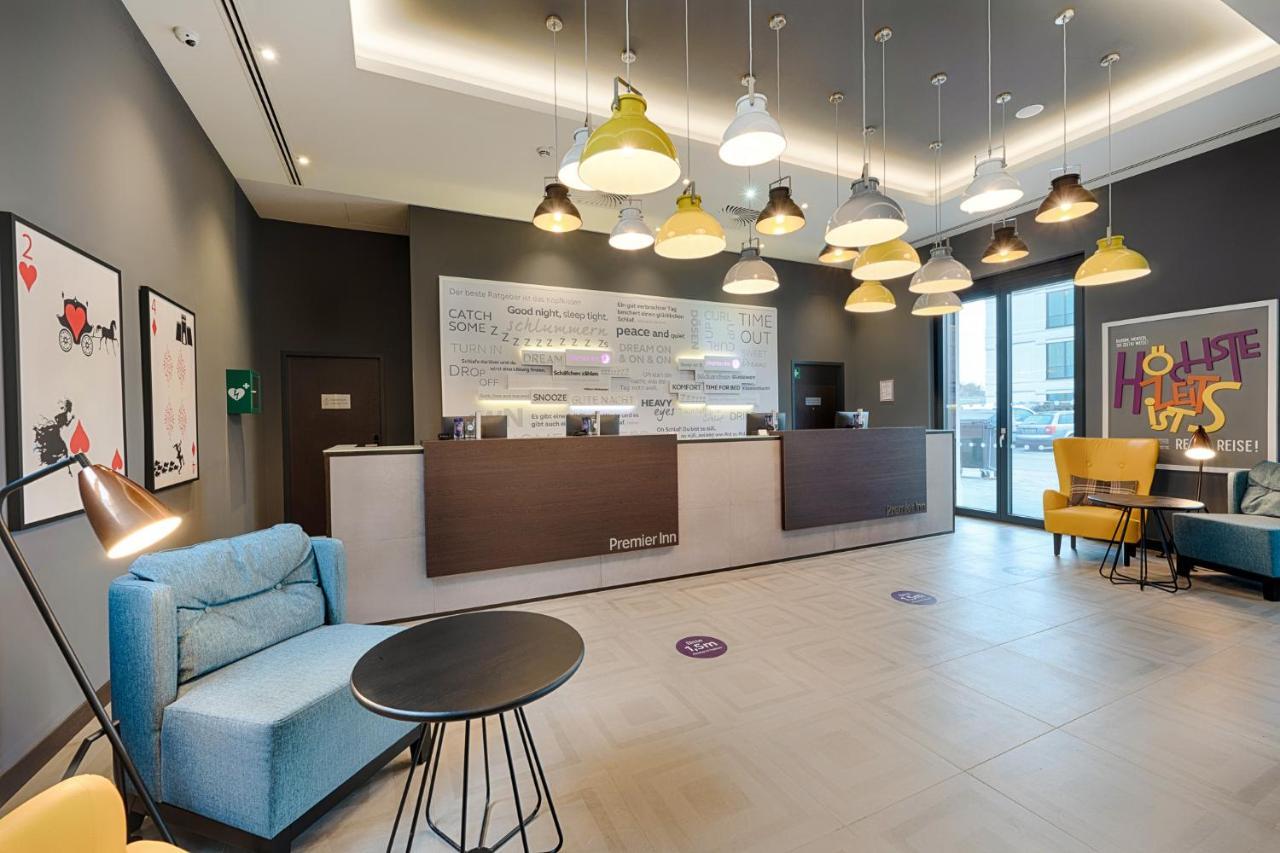 Premier Inn Regensburg City Centre Exteriör bild